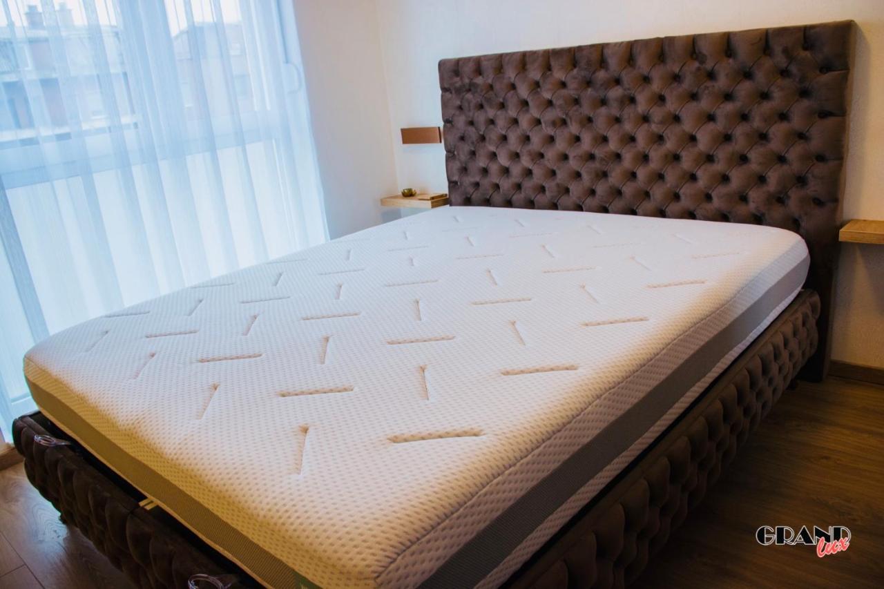 Grand Lux Apartment Doboj Eksteriør bilde